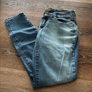 Arizona Jeans Curvy Super Skinny Jeans. Size 3. Medium wash.